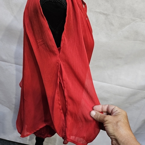 by & by Sheer Layered Asymmetrical Cold Shoulder Pullover Blouse Size M - Picture 4 of 9